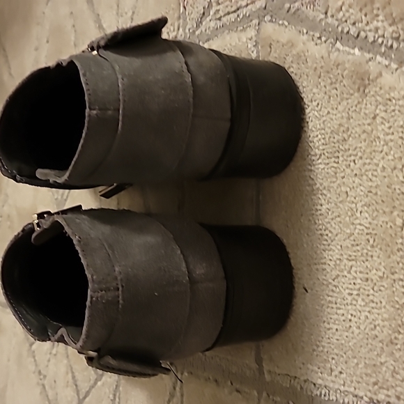 Bella Vita gray ankle booties - Picture 3 of 6